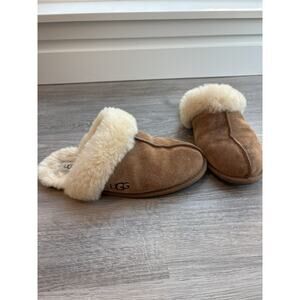 UGG Womens 9 Shearling Suede Scuff Slippers Chestnut Brown Fur Lined Cozy Gift